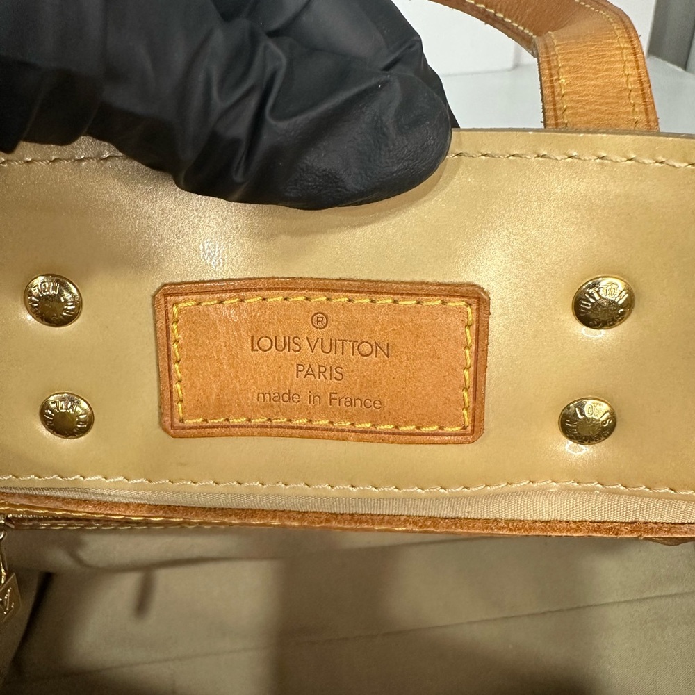 Authentic Louis Vuitton Vernis Reade PM Tote Bag - Picture 14 of 15
